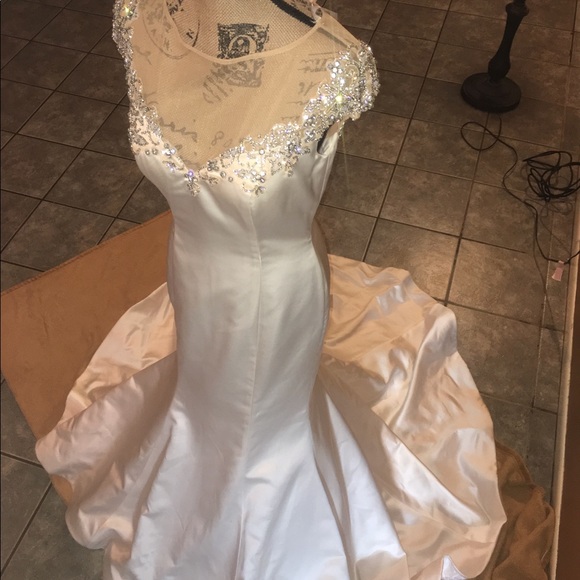 White Sherri hill - Picture 1 of 4